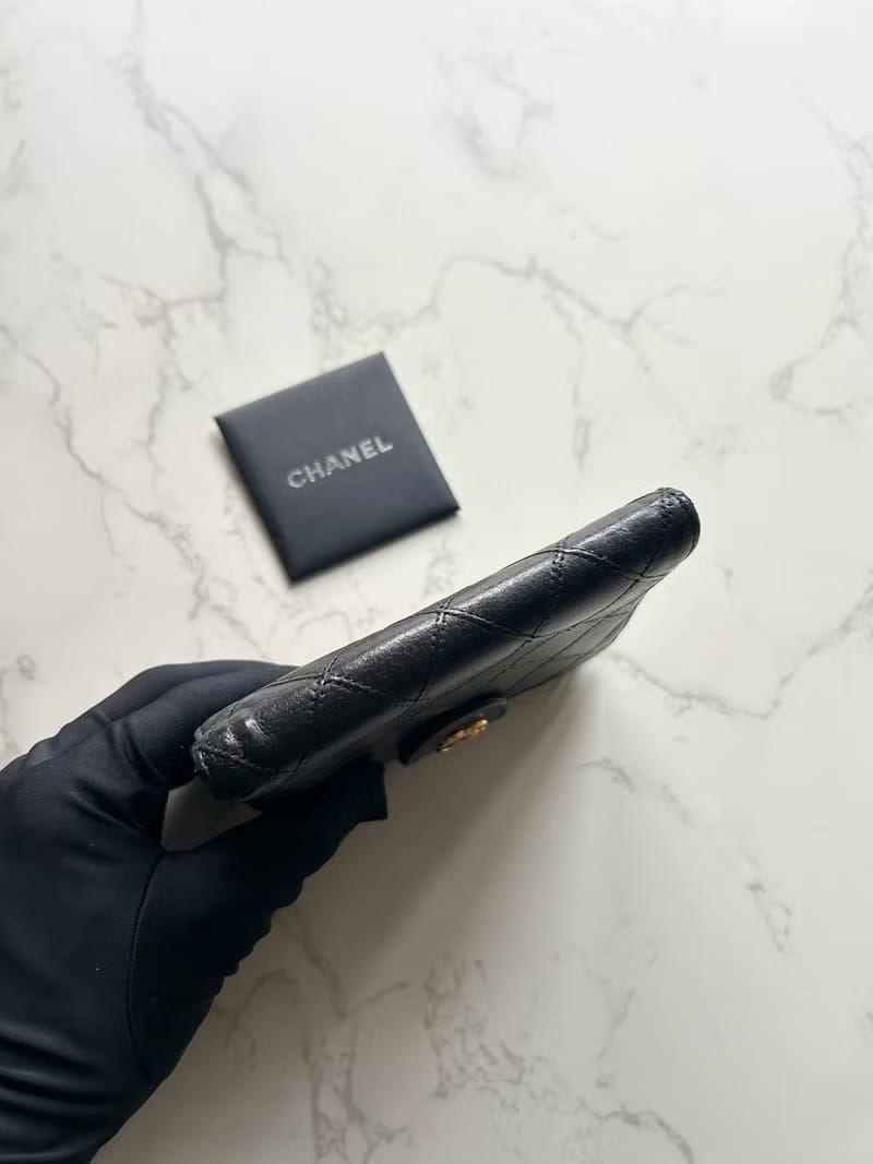 Chanel雙面魚子醬皮革Matelassé 黑色短夾/皮夾 錢包