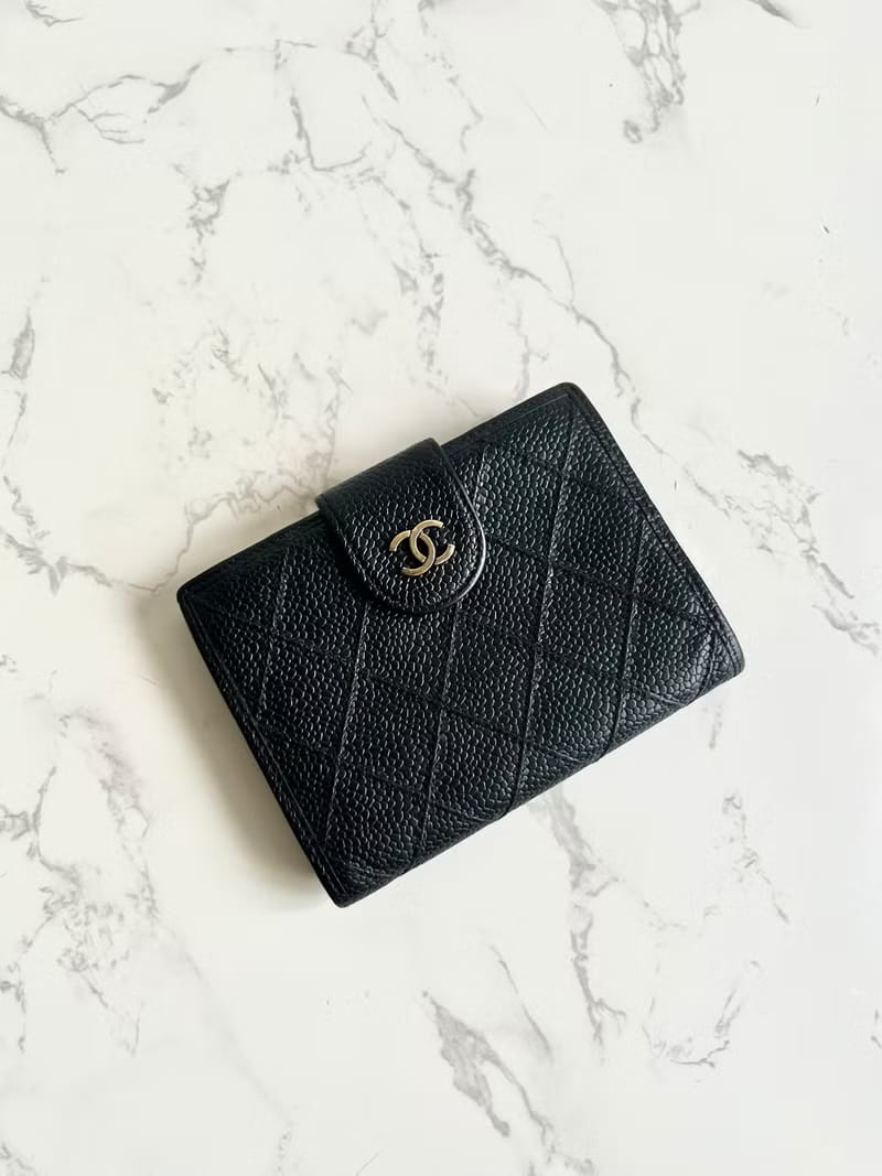 Chanel黑色魚子醬皮革中夾/皮夾/錢包/短夾