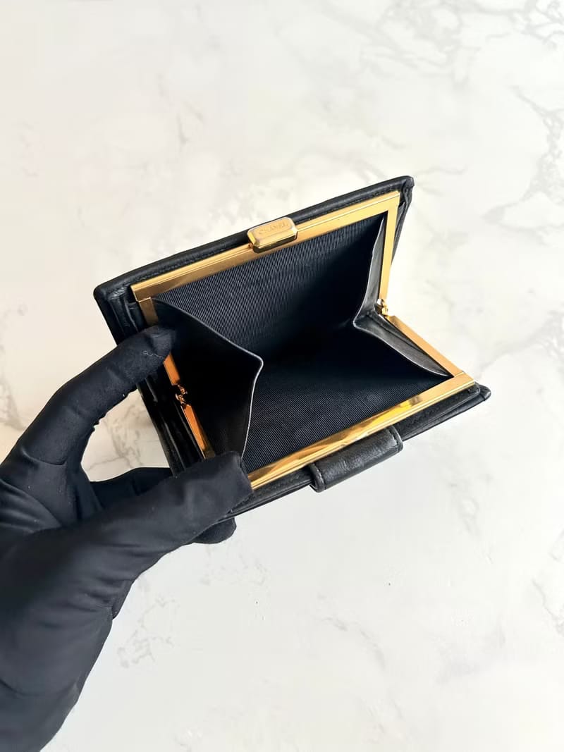 Chanel 黑色小羊皮革口金包/中夾/銀包/短夾