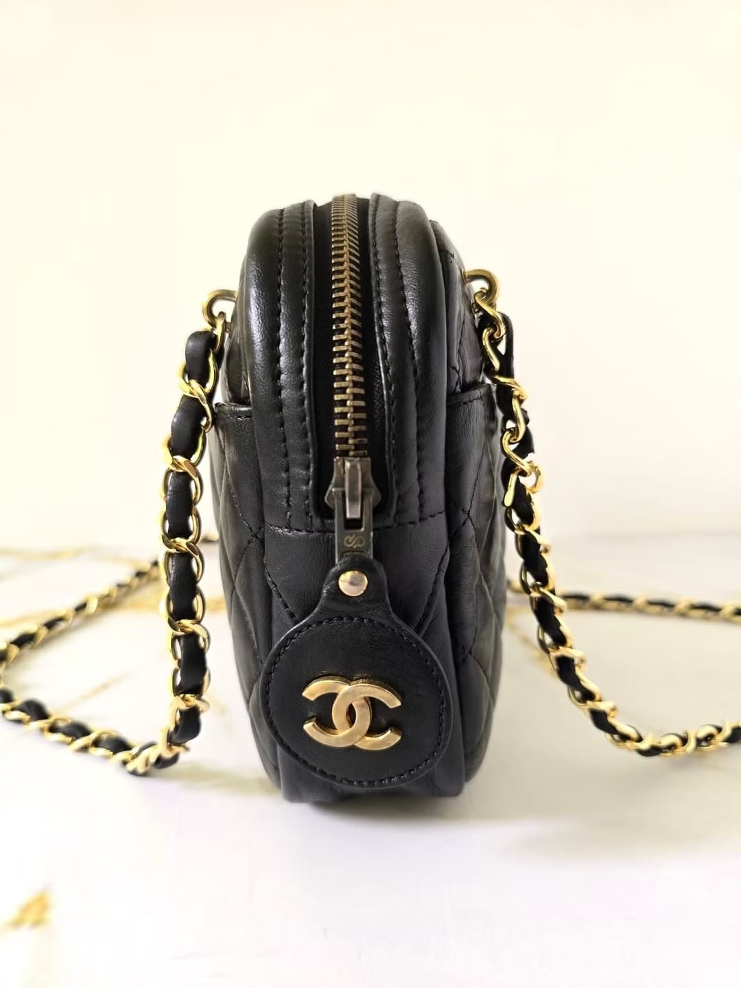 Chanel 經典黑金色小相機包/單肩包/側背包