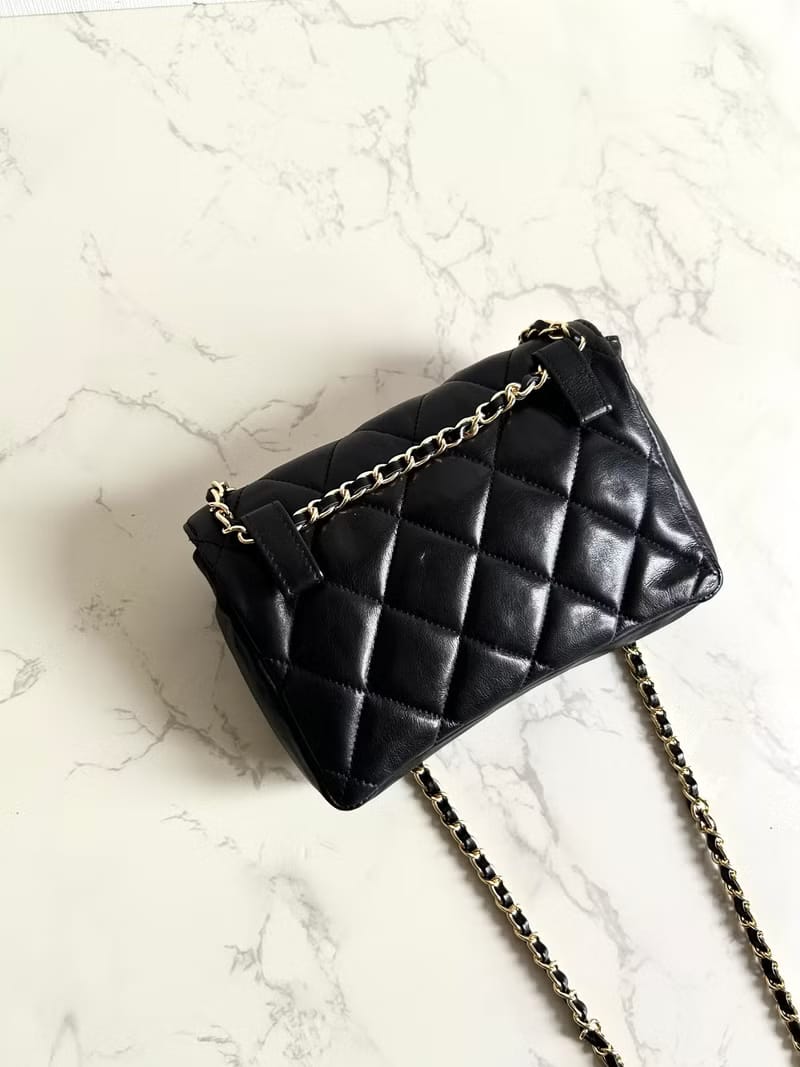 (客人訂金勿拍) Chanel黑色旋轉金扣單肩包/斜背包/側背包