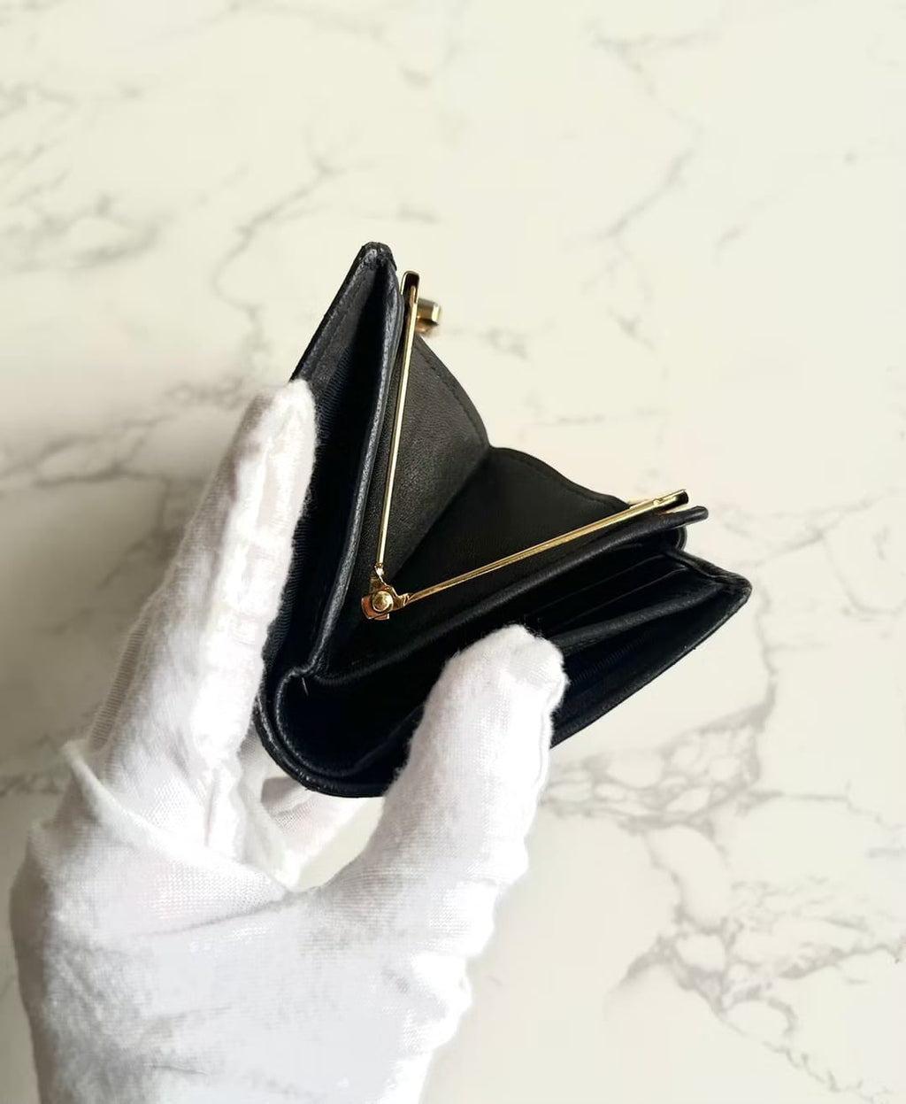 Chanel Black Lambskin Kiss Lock Pouch/Medium Wallet/Wallet/Small Wallet