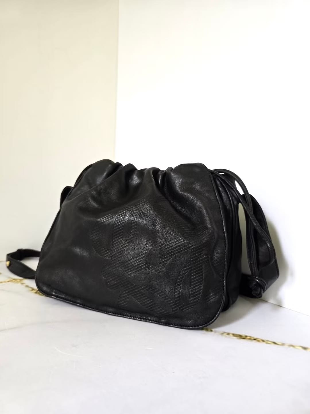Loewe黑色納帕皮革抽繩水桶包/側背包/斜背包/單肩包