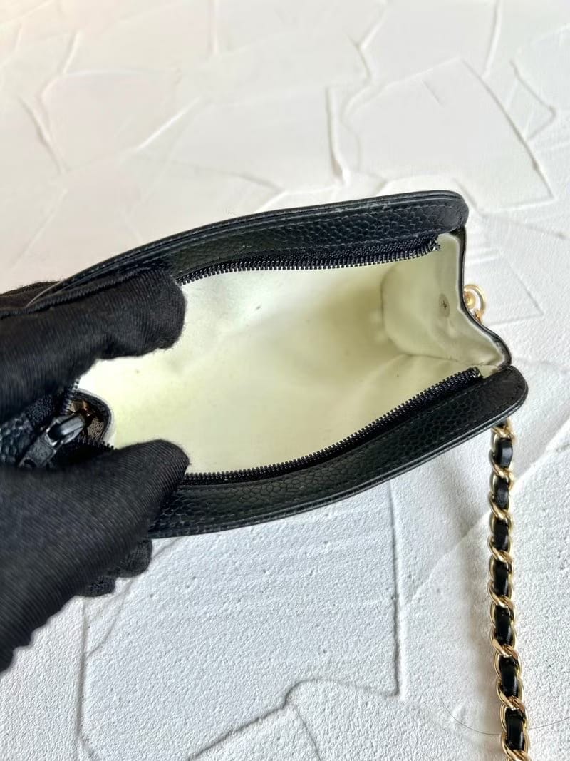 Chanel黑色魚子醬皮革斜背包/單肩包/側背包