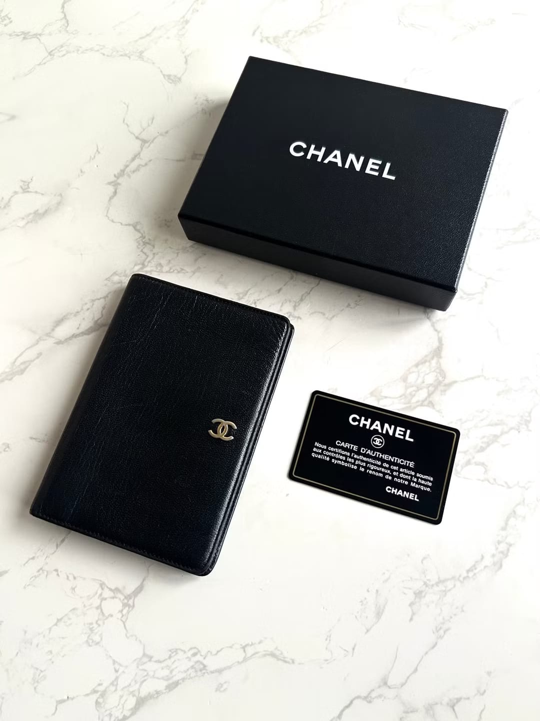Chanel黑色皮革中短夾/旅行護照套/錢包