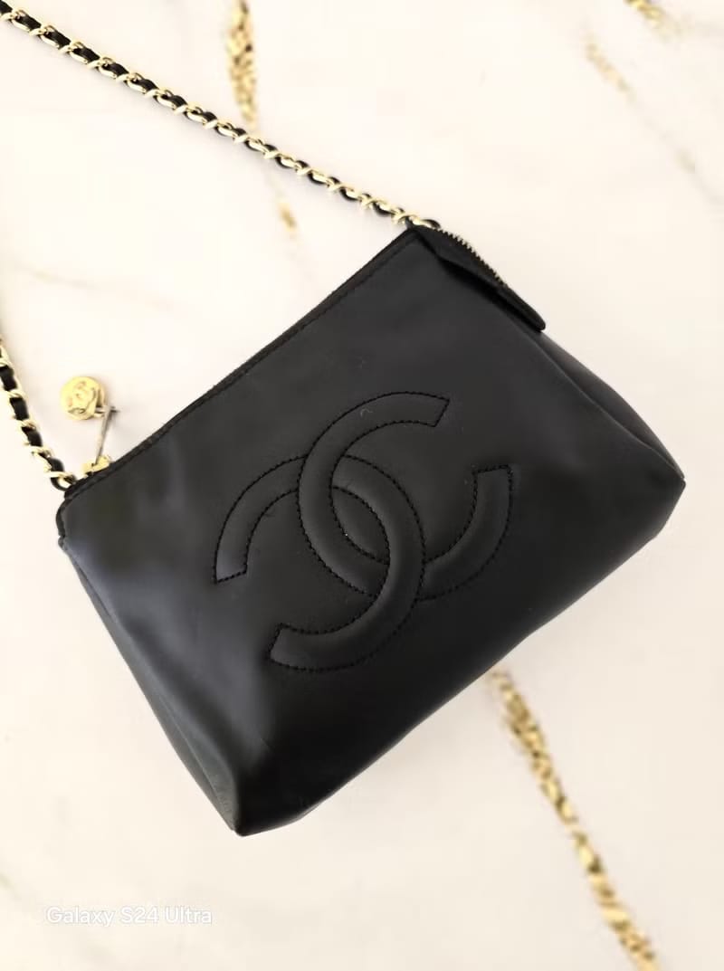 Chanel黑色金扣牛皮斜背包/單肩包/側背包