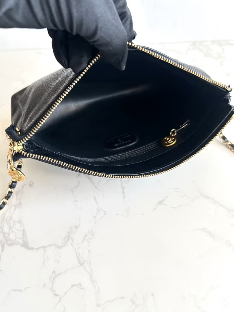 Chanel黑色魚子醬皮革斜背包/單肩包/側背包