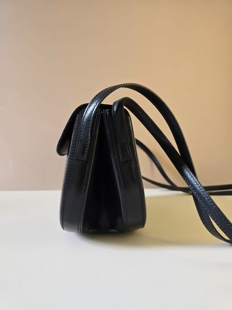 Loewe博物館半月包/側背包/斜背包 /單肩包