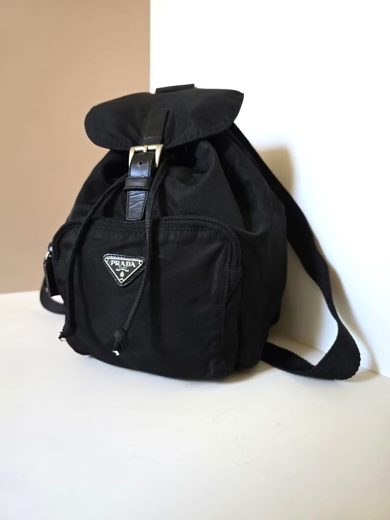 Prada黑色銀標尼龍雙肩包/後背包/背囊