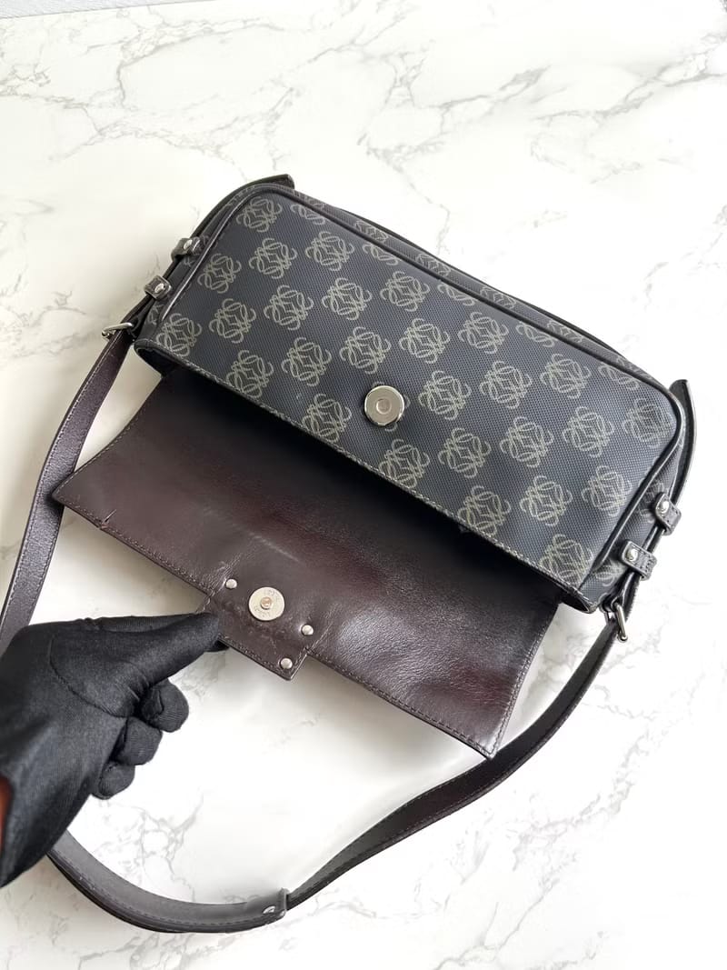 Loewe灰藍拼皮腋下包/側背包/單肩包