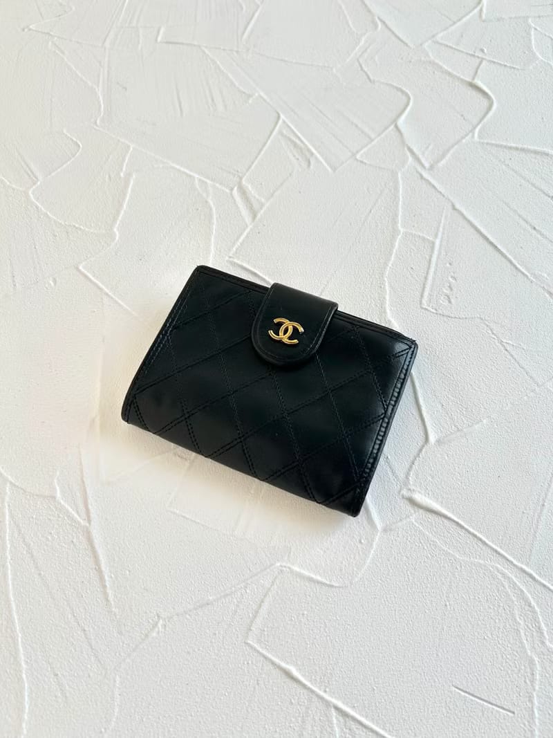 中古二手Chanel黑色小羊皮金扣皮革中短夾銀包