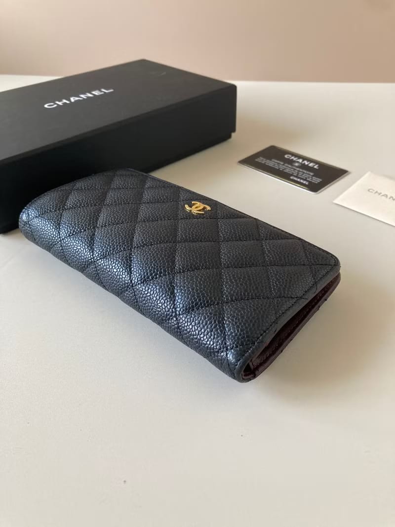 Chanel黑色金扣魚子醬皮革長夾錢包