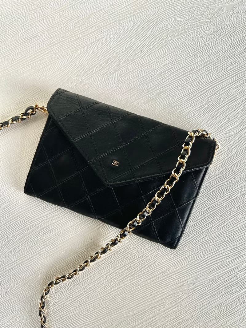 Chanel黑色信封翻蓋斜背包/單肩包/側背包