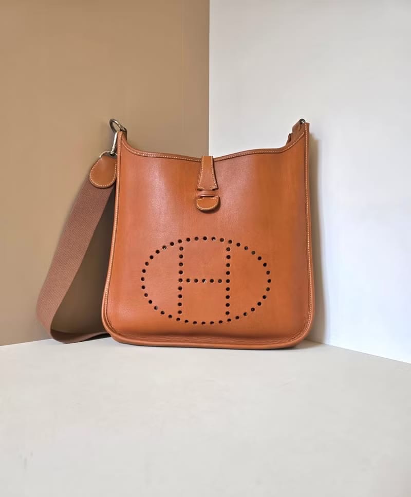 LA LUNE: Pre-owned Hermès Evelyne leather crossbody bag, shoulder bag