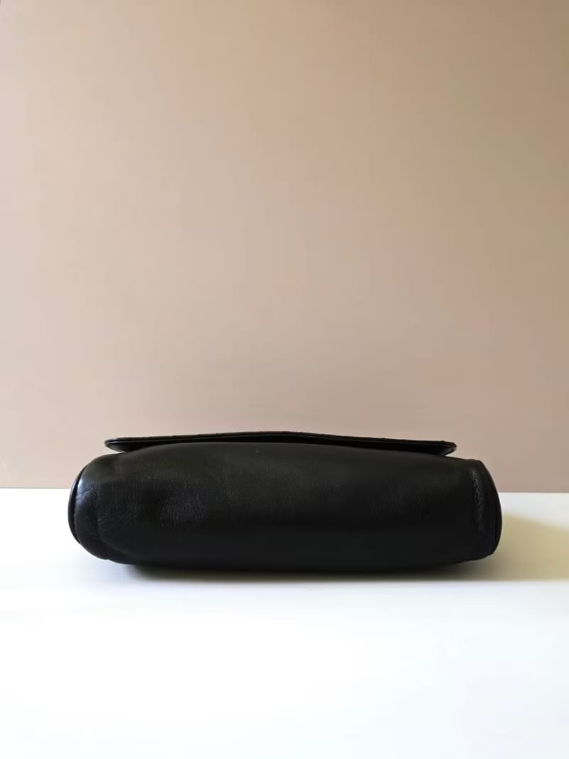 中古二手Celine黑色金徽皮革斜背包/側背包