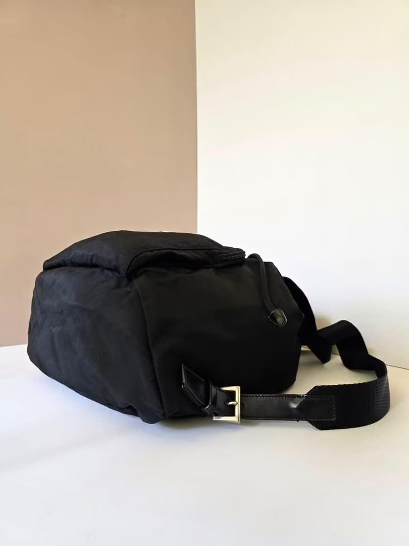 Prada黑色銀標尼龍雙肩包/後背包/背囊