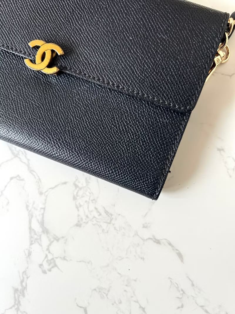 Chanel黑色皮革金扣斜背包/側背包/長夾