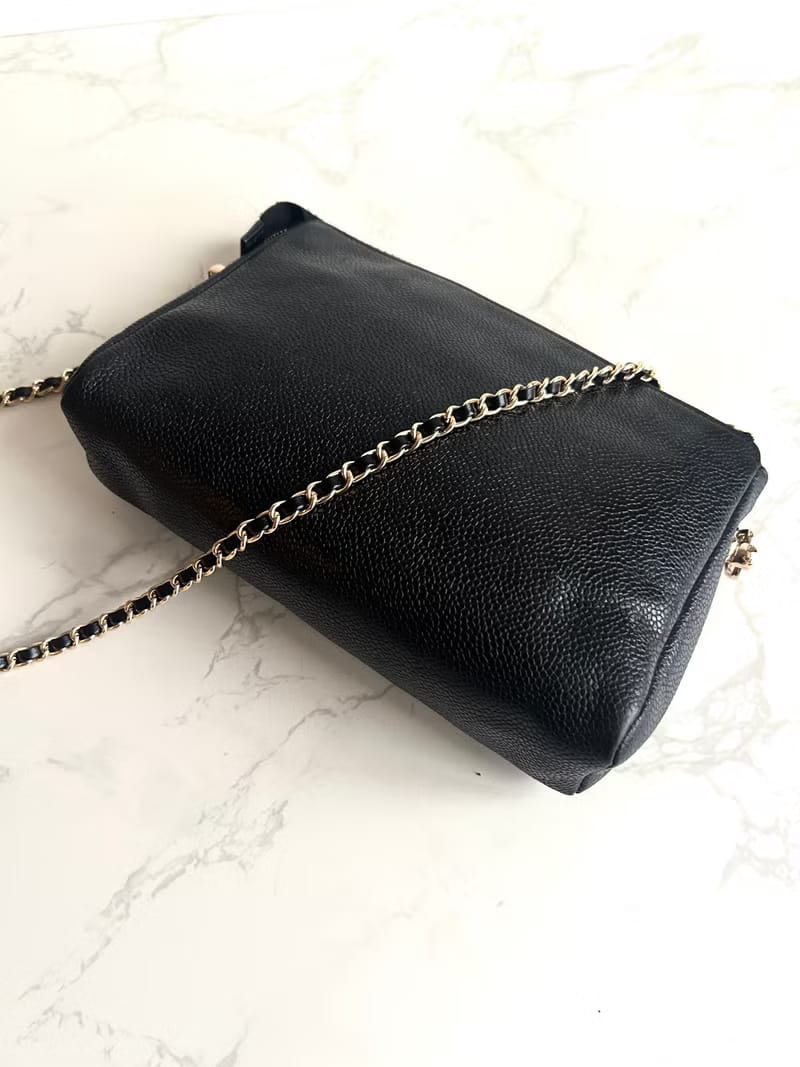 Chanel黑色魚子醬皮革斜背包/單肩包/側背包