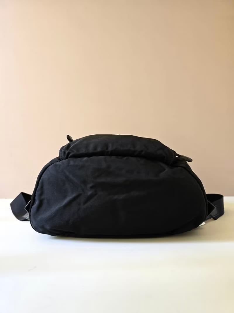 Prada黑色銀標尼龍雙肩包/後背包/背囊