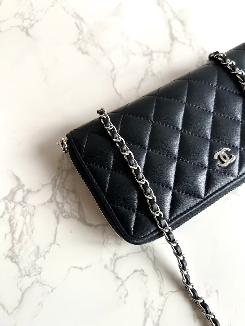 Chanel black WOC leather side bag/oblique bag/long clip