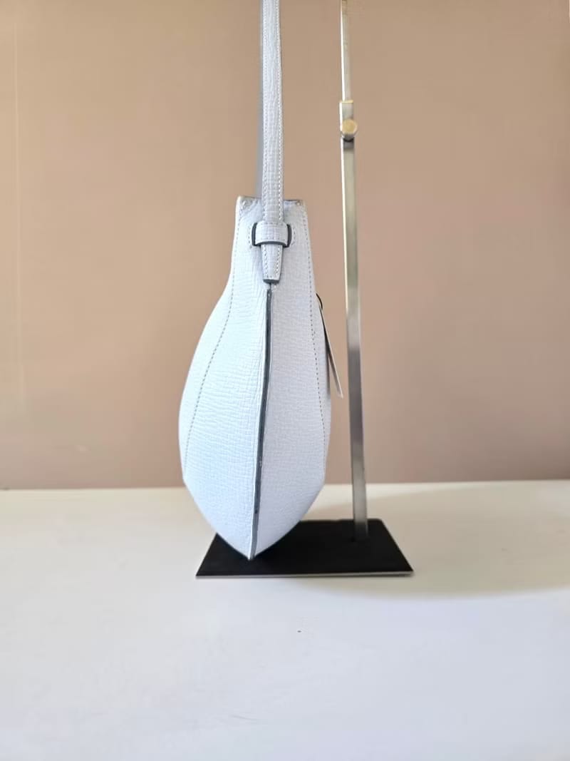 Loewe淺藍半月復古Hobo腋下包/側背包/單肩包