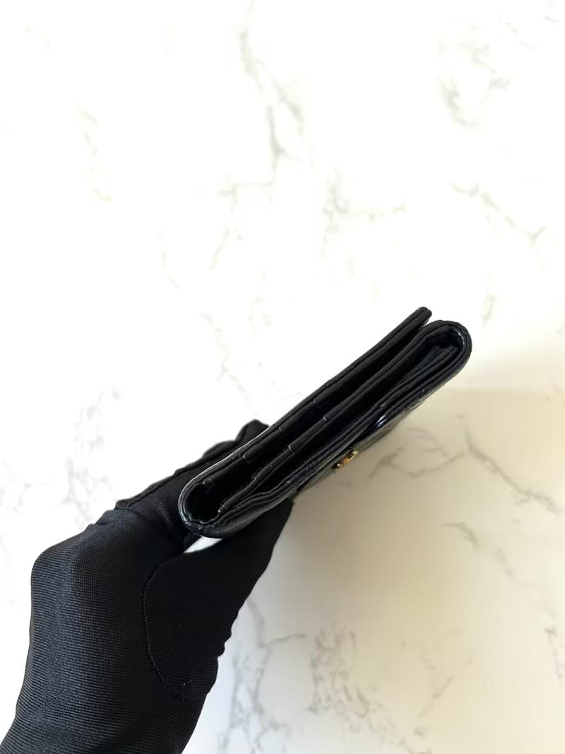 Chanel雙面小羊皮革黑色短夾小銀包