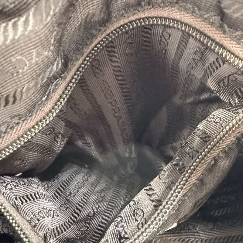 Prada橄欖綠色銀標雙肩包/後背包/背囊