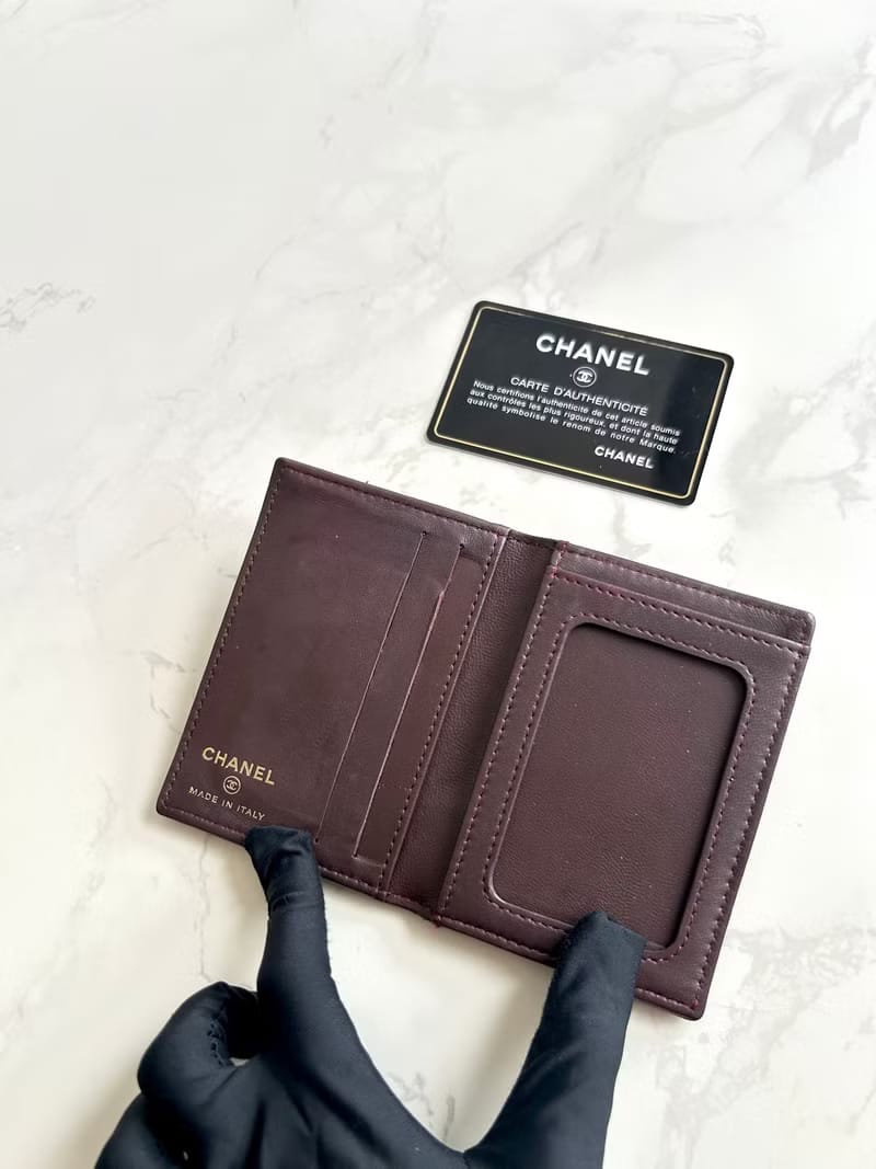 Chanel 黑色小羊皮革中夾/短夾