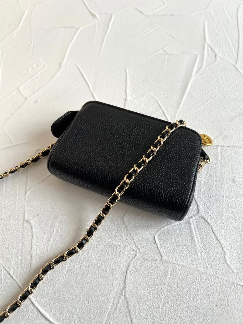 Chanel black caviar leather crossbody bag/shoulder bag/side bag