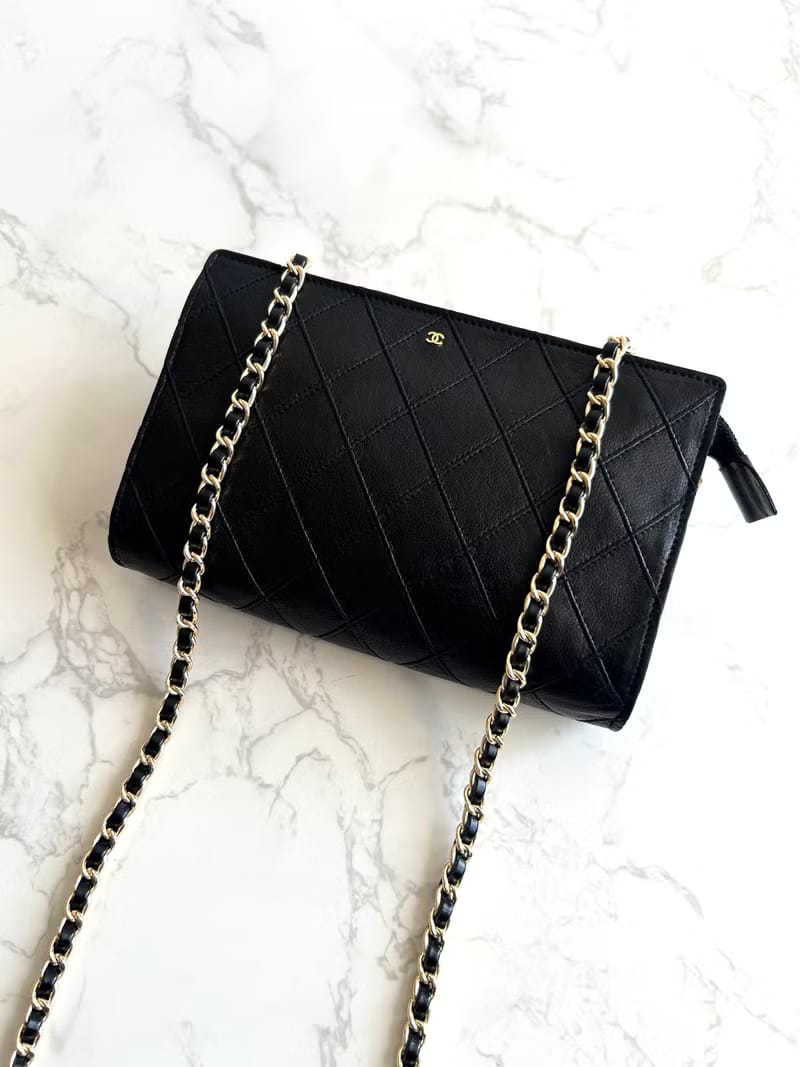 Chanel黑金色小羊皮革斜背包/單肩包/側背包