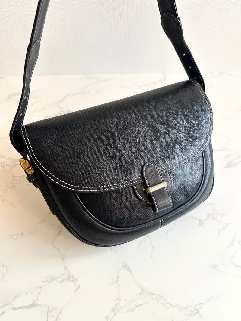 Loewe黑金色Anagram半月馬鞍包/側背包/斜背包/單肩包