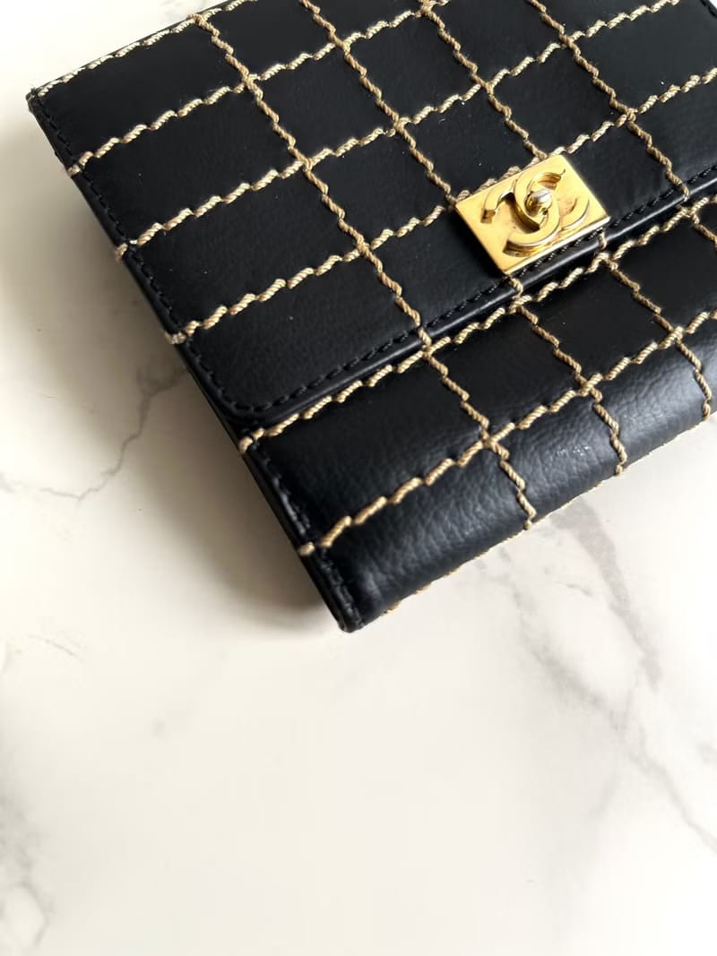 稀有中古二手Chanel黑色外縫線金扣皮革短夾銀包