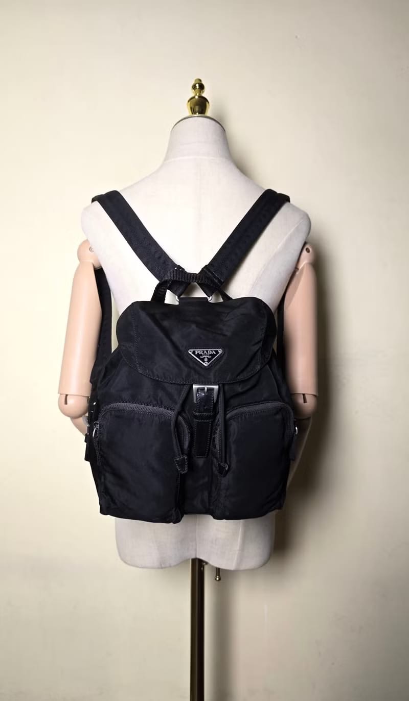Prada黑色銀標尼龍雙肩包/後背包/背囊