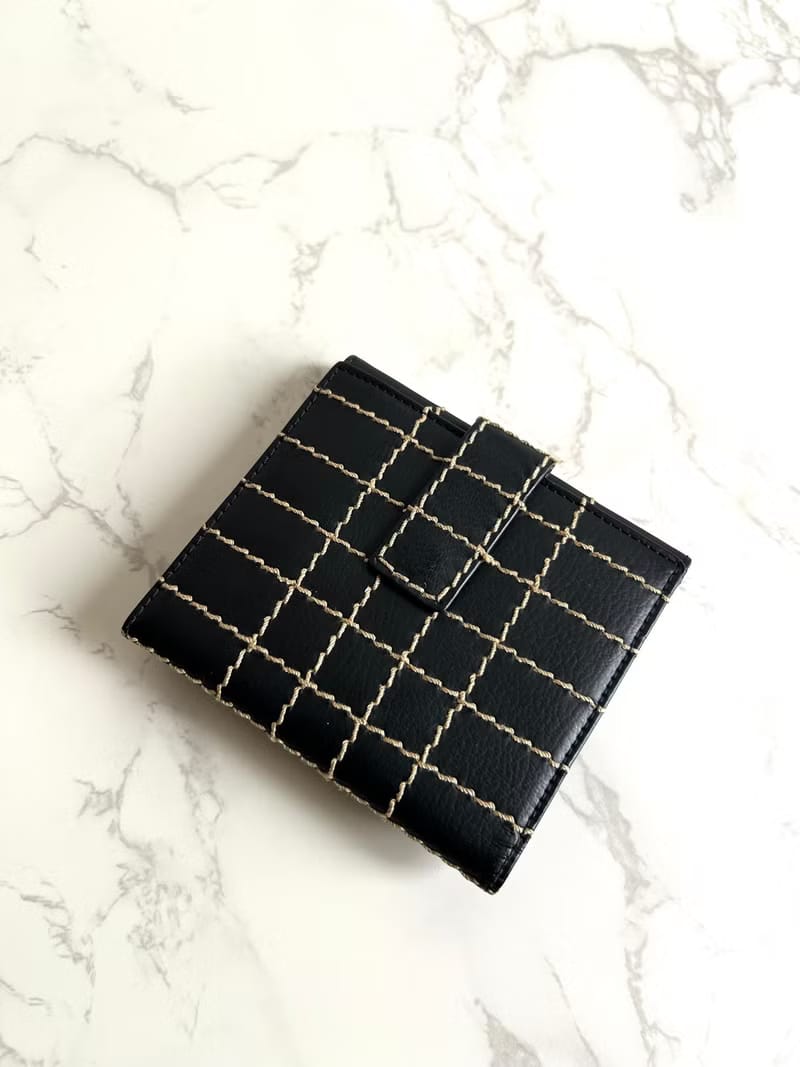 稀有中古二手Chanel黑色外縫線金扣皮革短夾銀包