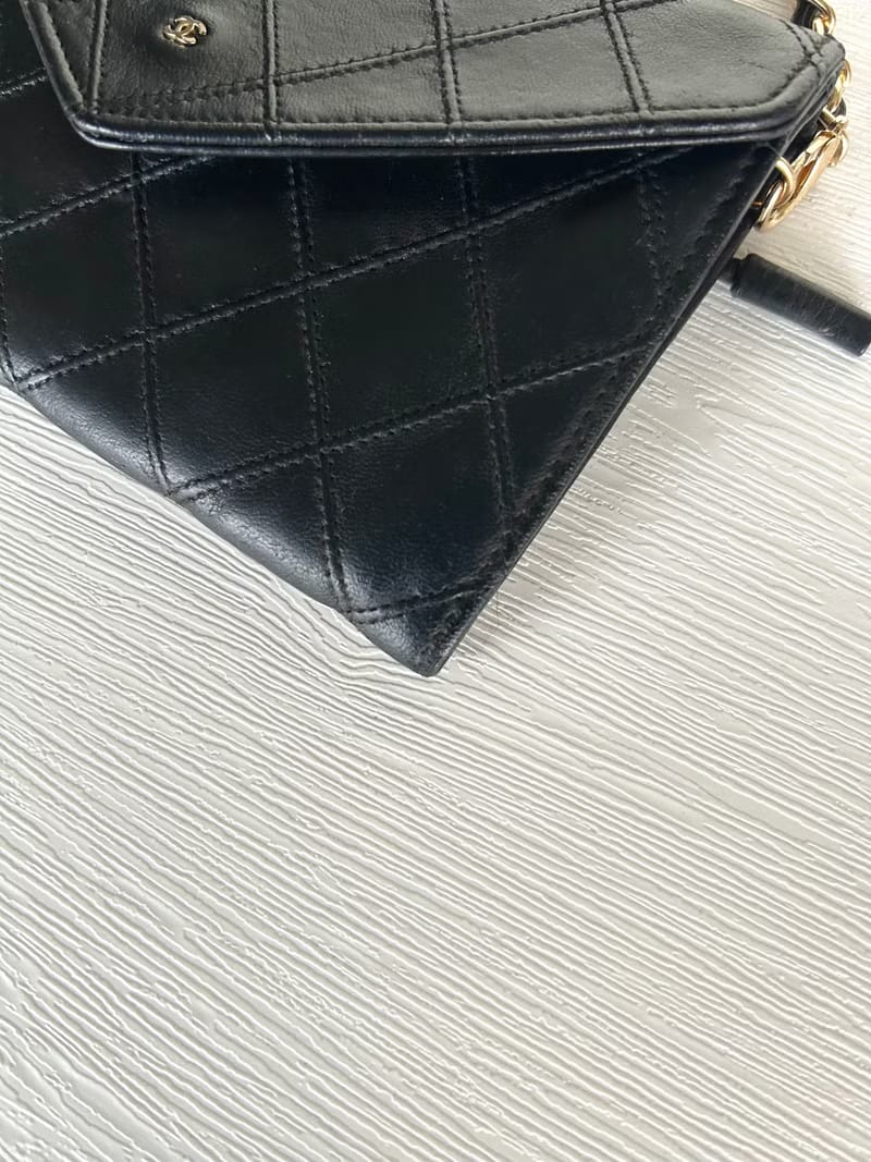 Chanel黑色信封翻蓋斜背包/單肩包/側背包