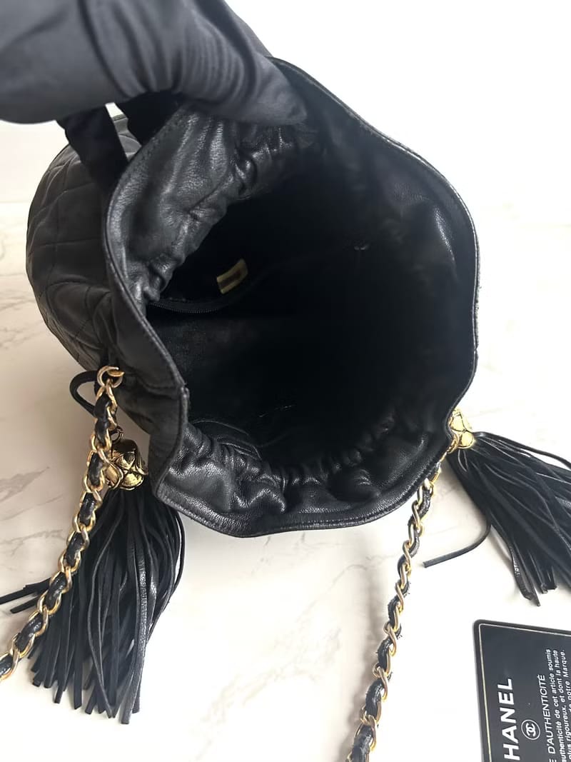 Chanel黑金Matelassé羊皮雙流蘇水桶包/側背包/單肩包/斜背包