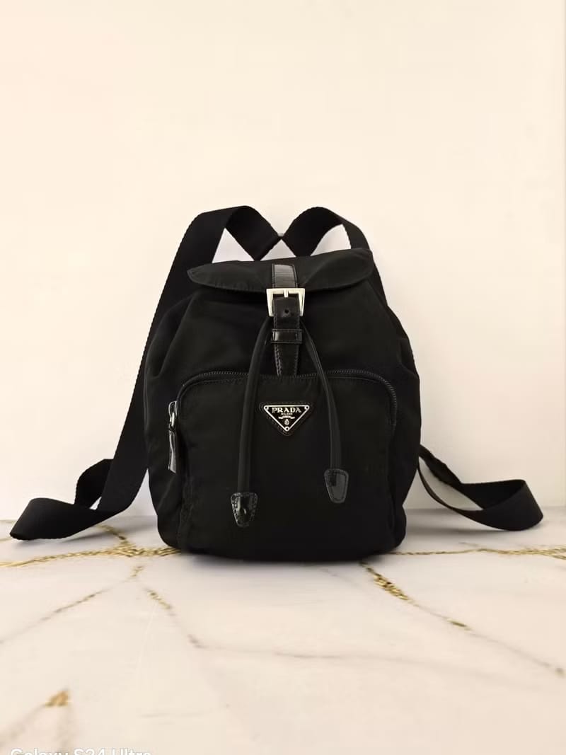Prada黑色銀標尼龍雙肩包/後背包/背囊