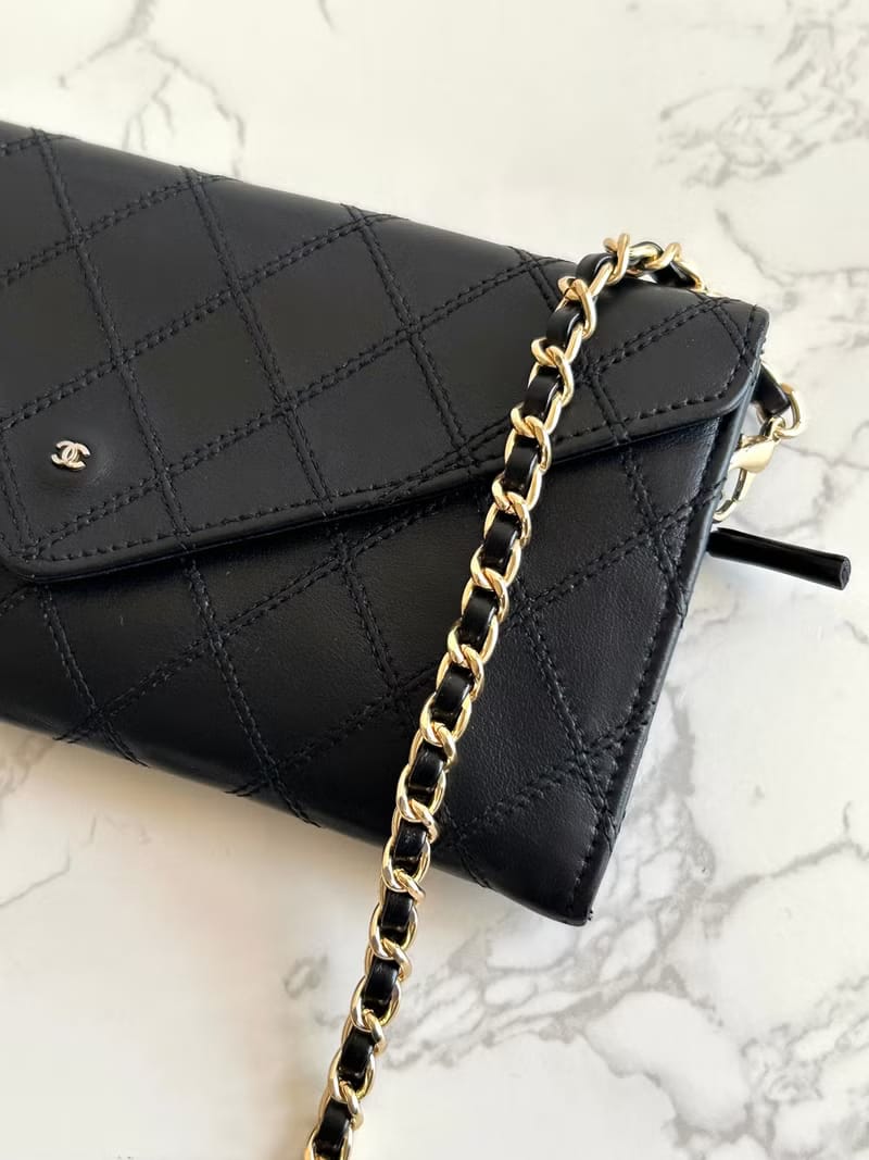 Chanel 黑色信封斜背包/單肩包/側背包