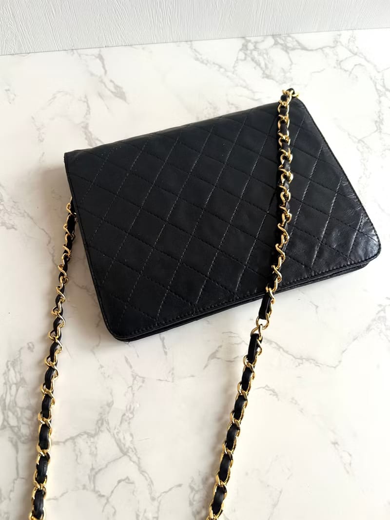 Chanel Black and Gold 22 Matelassé Flap Bag/Crossbody Bag/Shoulder Bag