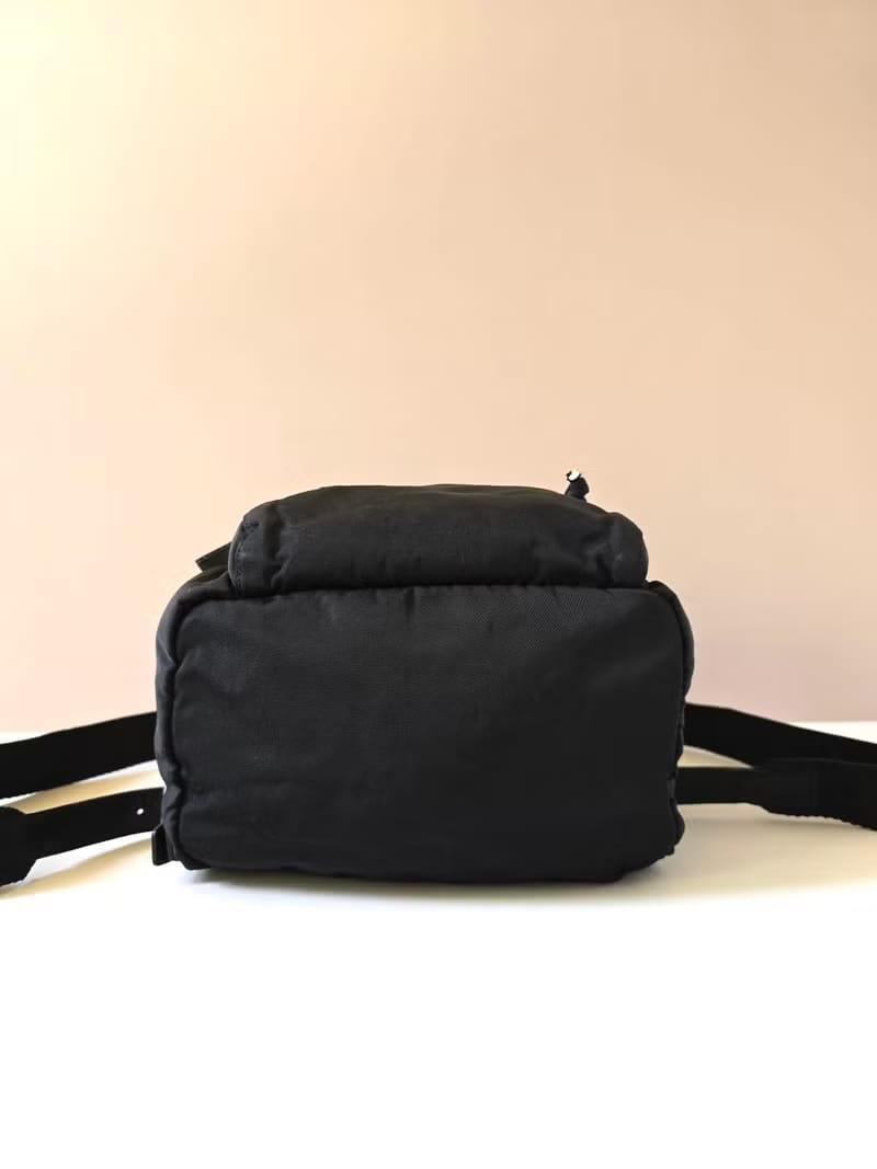 Prada黑色銀標尼龍雙肩包/後背包/背囊