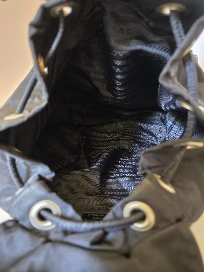 Prada黑色銀標尼龍雙肩包/後背包/背囊