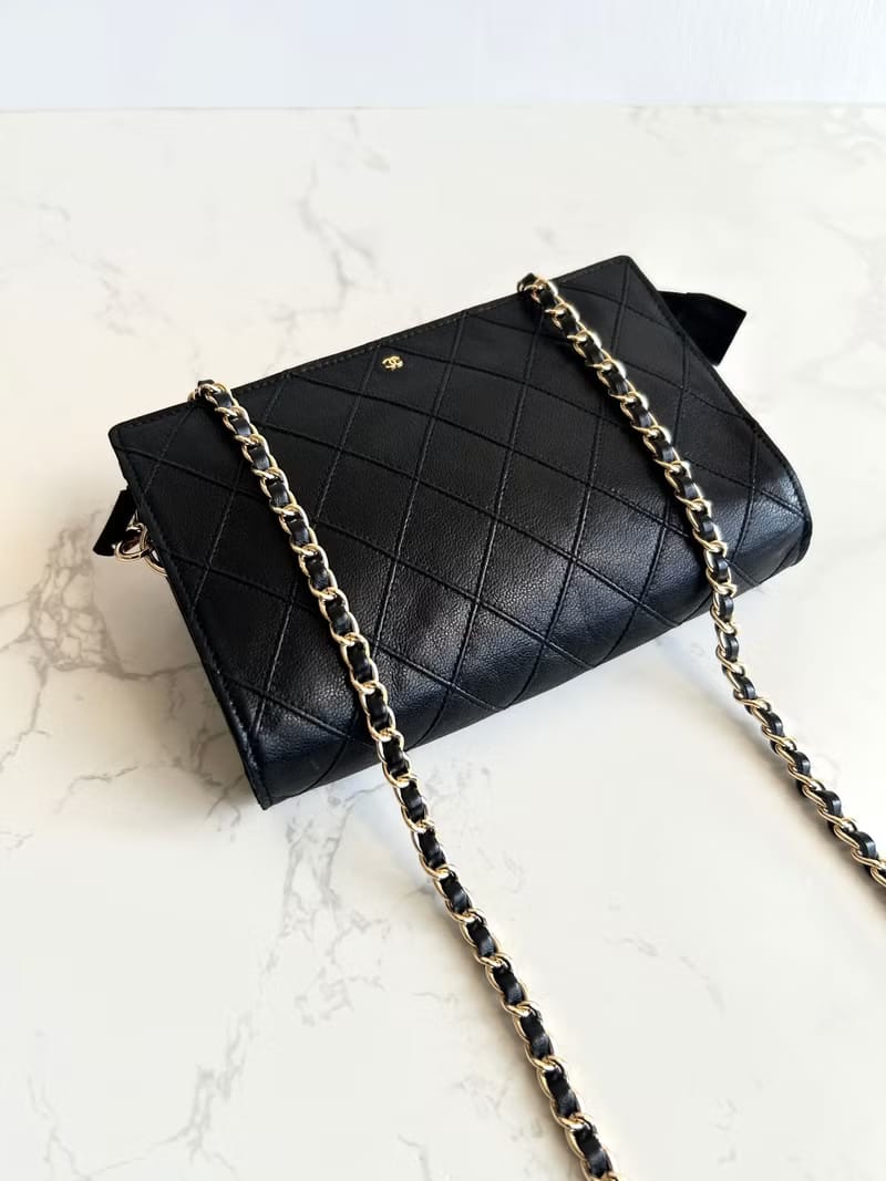 Chanel黑金色小羊皮革斜背包/單肩包/側背包