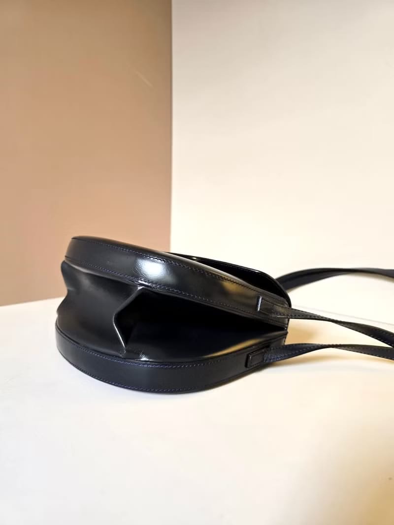 Loewe博物館半月包/側背包/斜背包 /單肩包