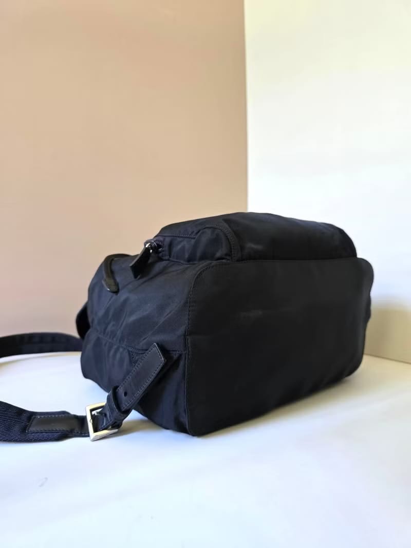 Prada黑色銀標尼龍雙肩包/後背包/背囊