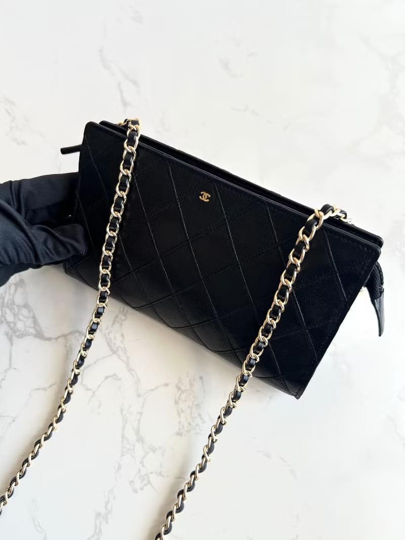 Chanel黑金色小羊皮革斜背包/單肩包/側背包