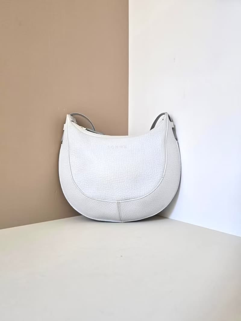 Loewe淺藍半月復古腋下包/側背包/單肩包