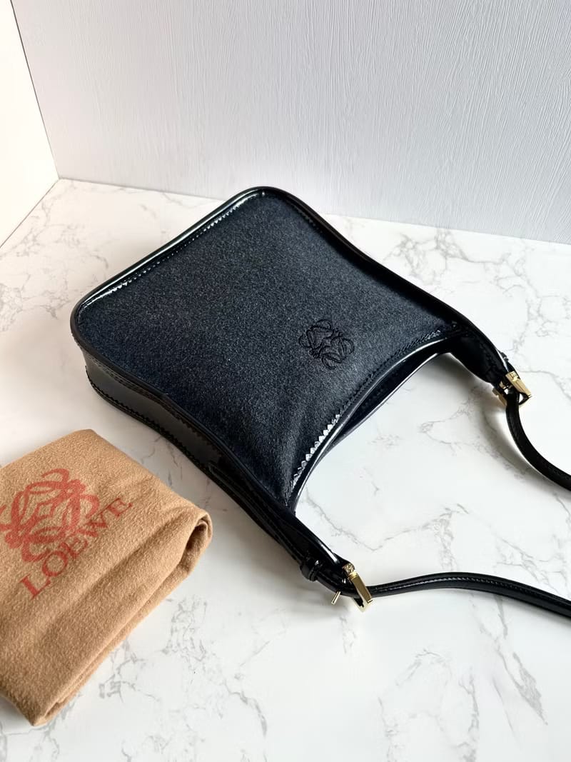 稀有Loewe黑灰色毛呢拼皮Anagram刺繡流浪包/側背包