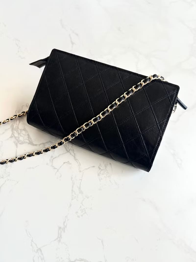 Chanel黑金色小羊皮革斜背包/單肩包/側背包