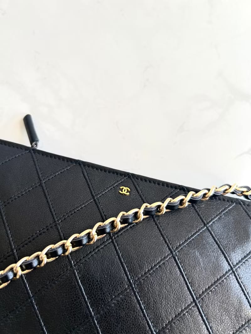 Chanel黑金色小羊皮革斜背包/單肩包/側背包