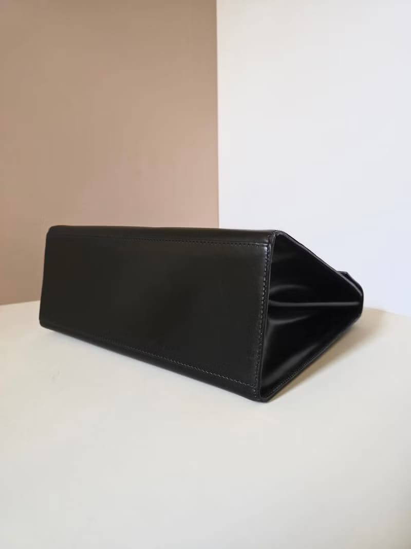 Celine black Kelly chain bag/crossbody bag/side backpack shoulder bag